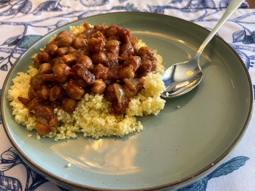 0685 - Confit tomato and chickpea stew A serving of confit tomato and chickpea stew